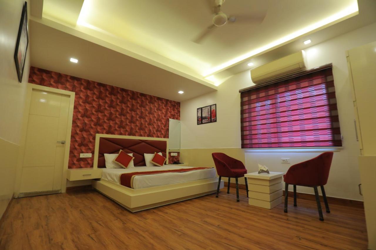 Hotel Sahib's Red Carpet - The Family & Corporate