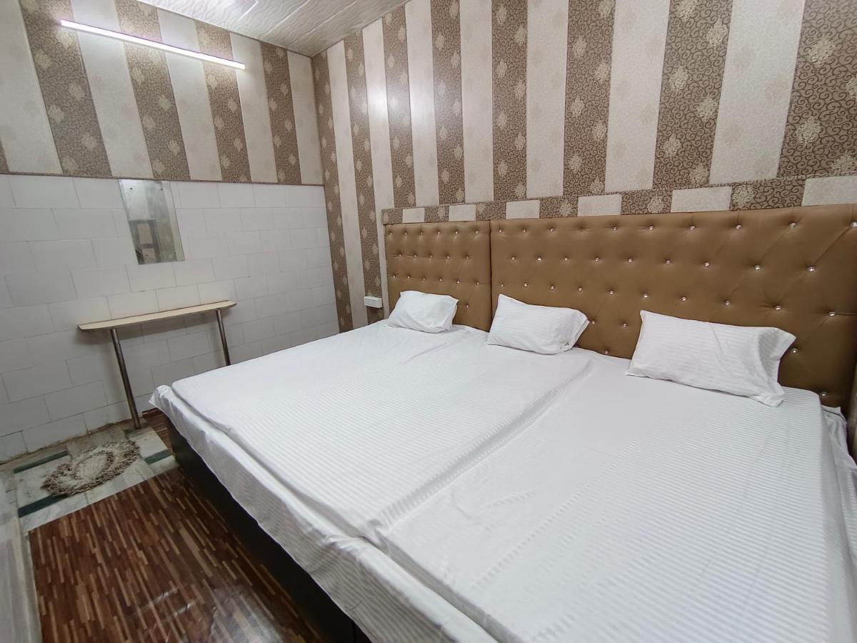 Guest house India Walking Distance From Taj Mahal-- Rooftop Taj Mahal View Agra (Uttar Pradesh)