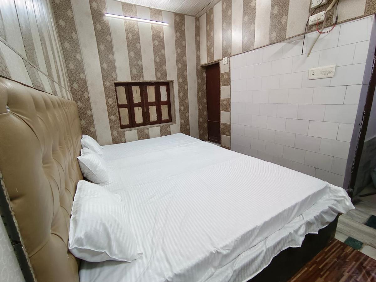 Guest house India Walking Distance From Taj Mahal-- Rooftop Taj Mahal View *