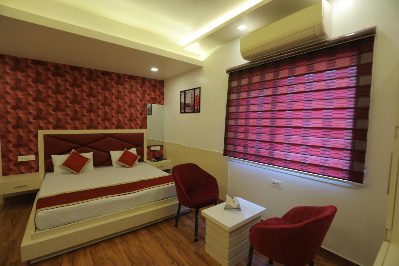 Sahib's Red Carpet - The Family & Corporate 4*