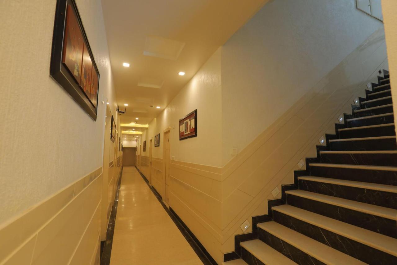 Sahib's Red Carpet - The Family & Corporate Hotel 4*