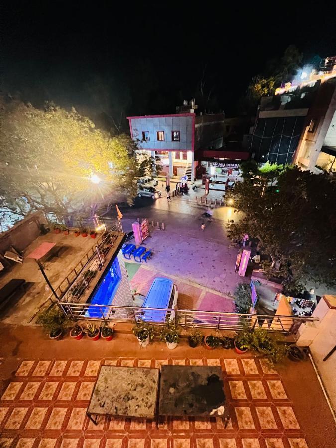 Hotel Rashmi 3*