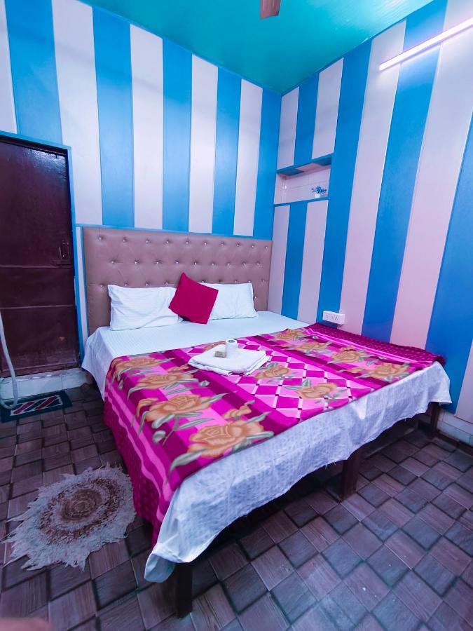 Guest house India Walking Distance From Taj Mahal-- Rooftop Taj Mahal View