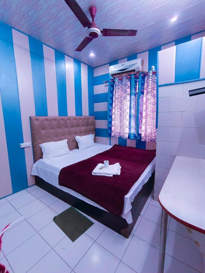 India Walking Distance From Taj Mahal-- Rooftop Taj Mahal View Guest house Agra (Uttar Pradesh)