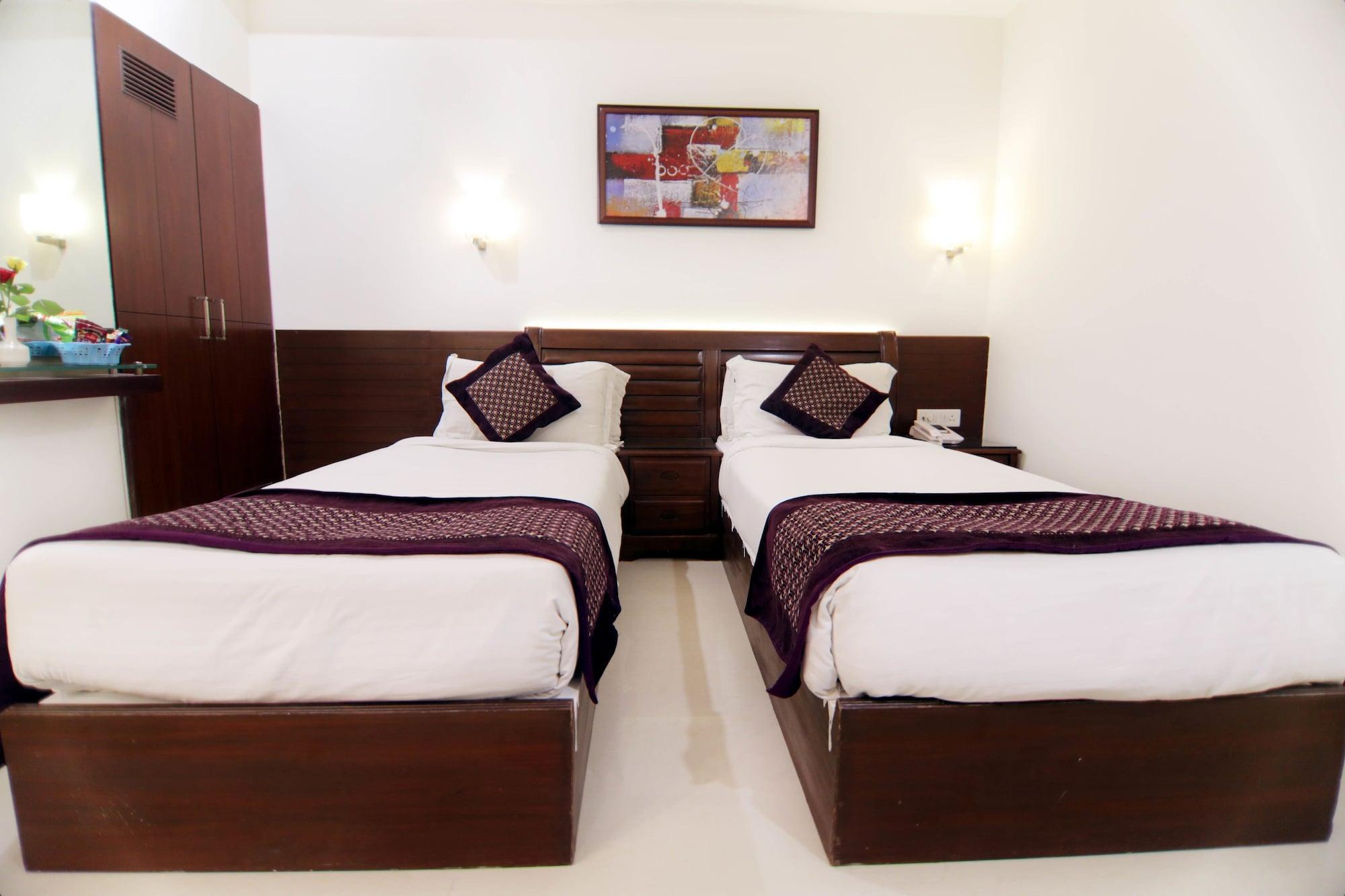 Taj Hotel 3*