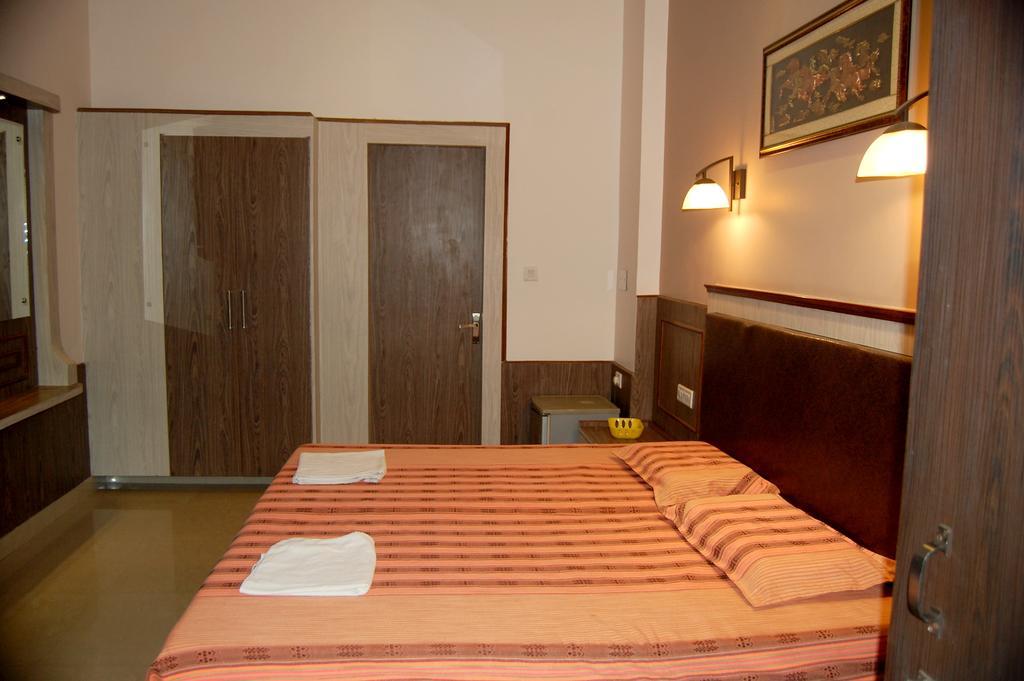 Hotel Sidhartha Walking Distance From Tajmahal