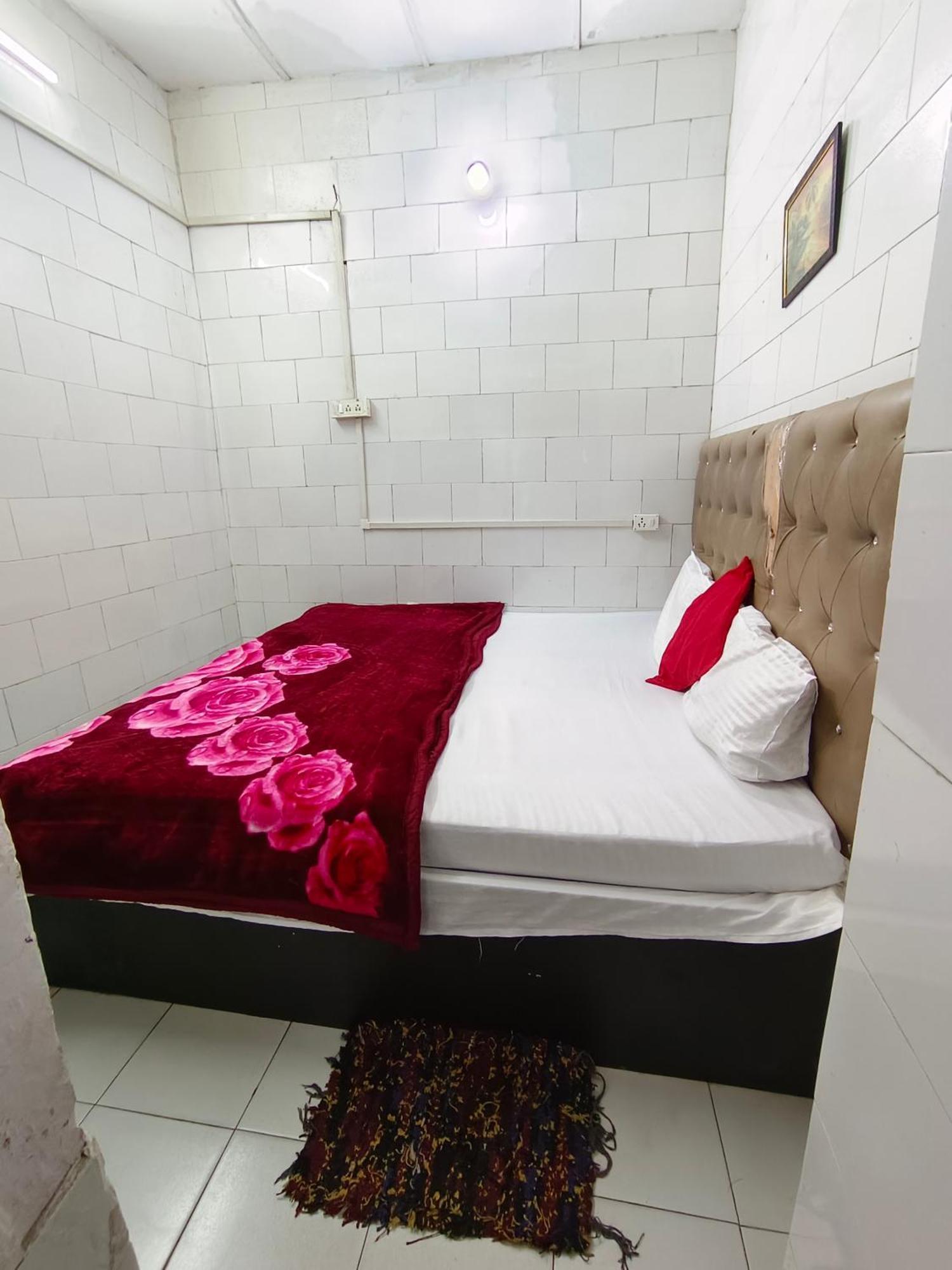 India Walking Distance From Taj Mahal-- Rooftop Taj Mahal View Guest house *