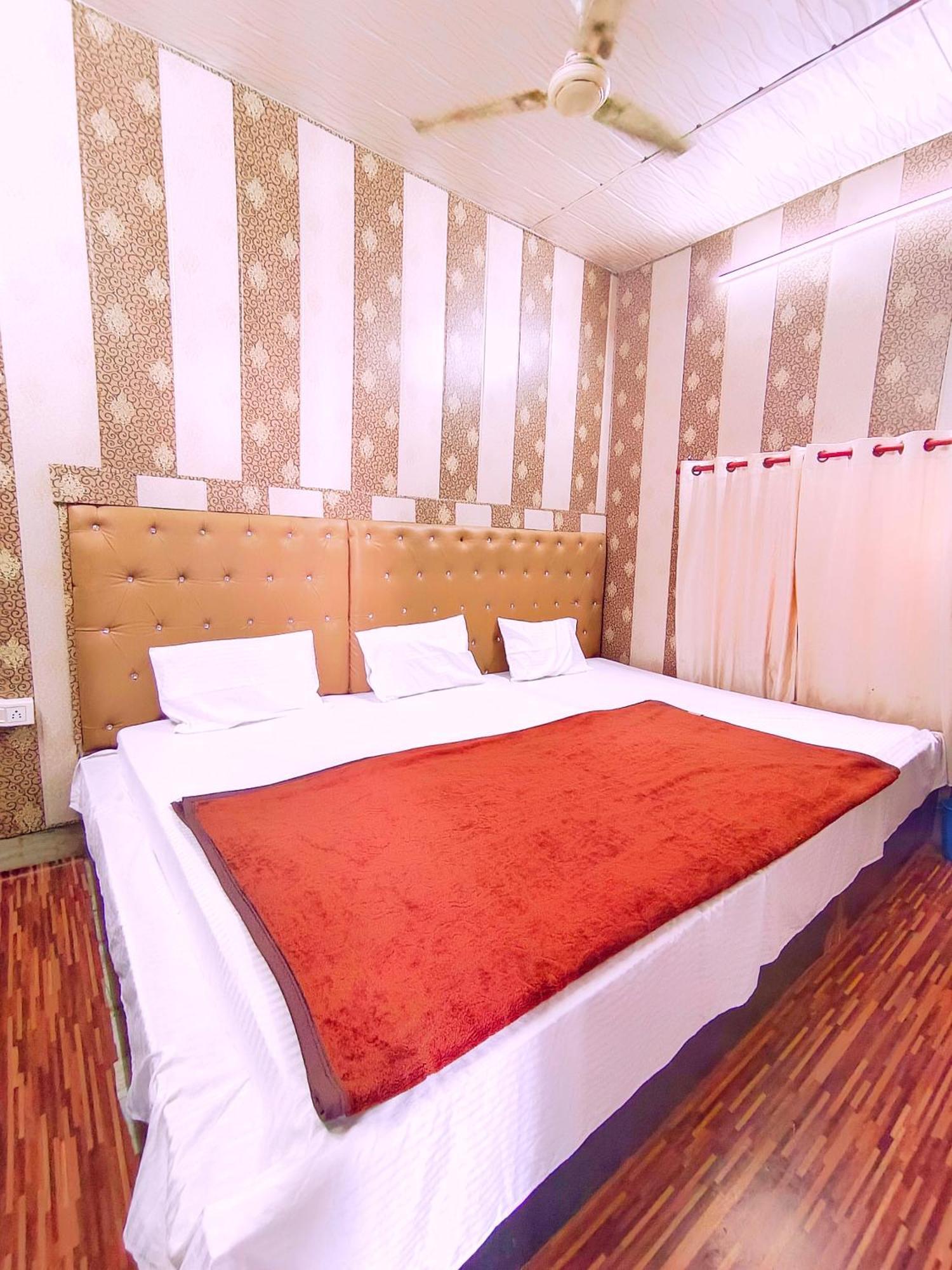 Guest house India Walking Distance From Taj Mahal-- Rooftop Taj Mahal View Agra (Uttar Pradesh)