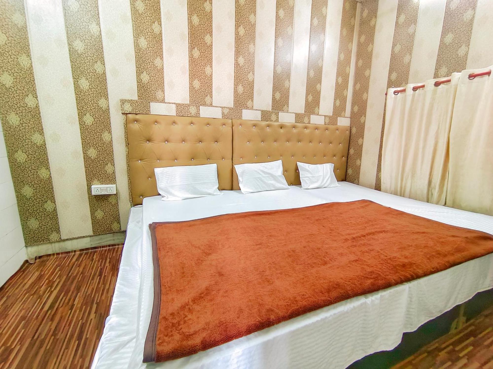 India Walking Distance From Taj Mahal-- Rooftop Taj Mahal View Guest house