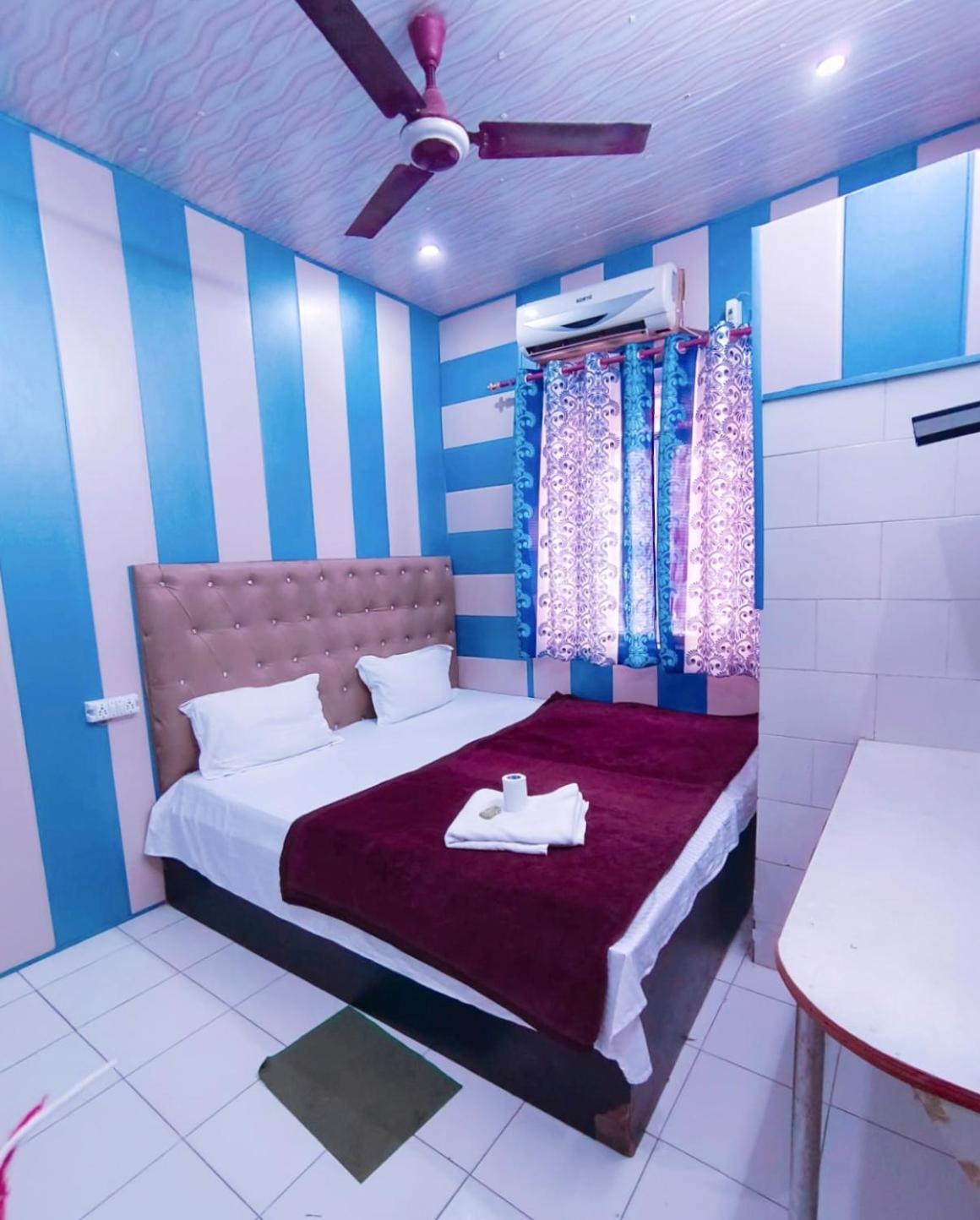 Guest house India Walking Distance From Taj Mahal-- Rooftop Taj Mahal View Agra (Uttar Pradesh)