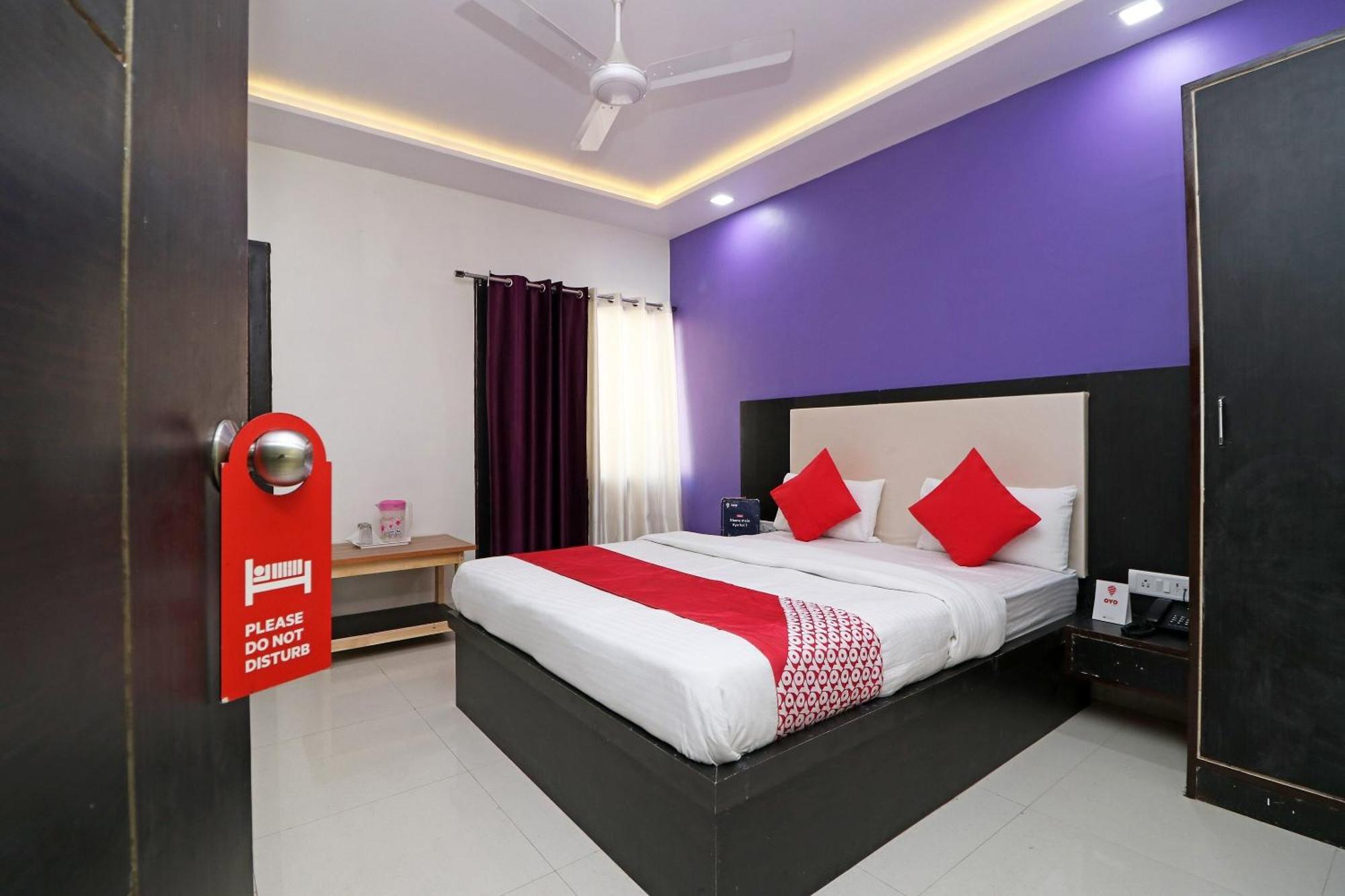 Oyo The Orient Tree Hotel