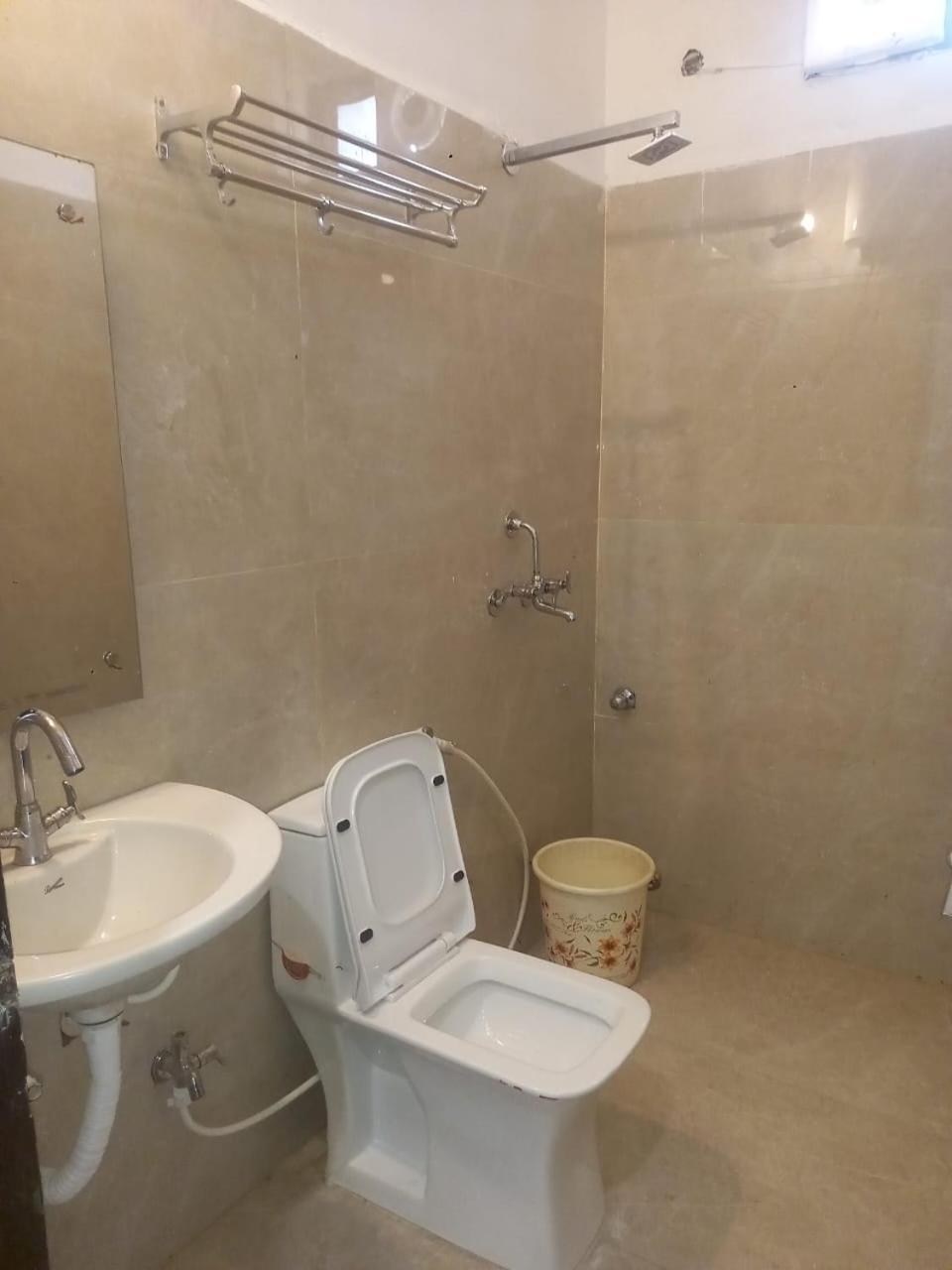 The First By Goyal Hoteliers Agra (Uttar Pradesh)