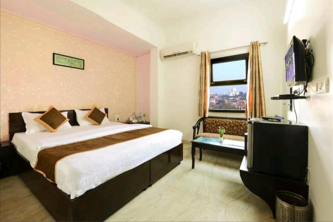Hotel The First By Goyal Hoteliers Agra (Uttar Pradesh)