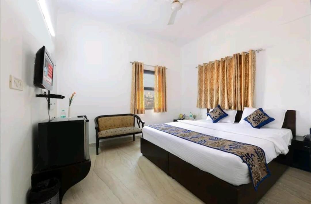 The First By Goyal Hoteliers Agra (Uttar Pradesh)
