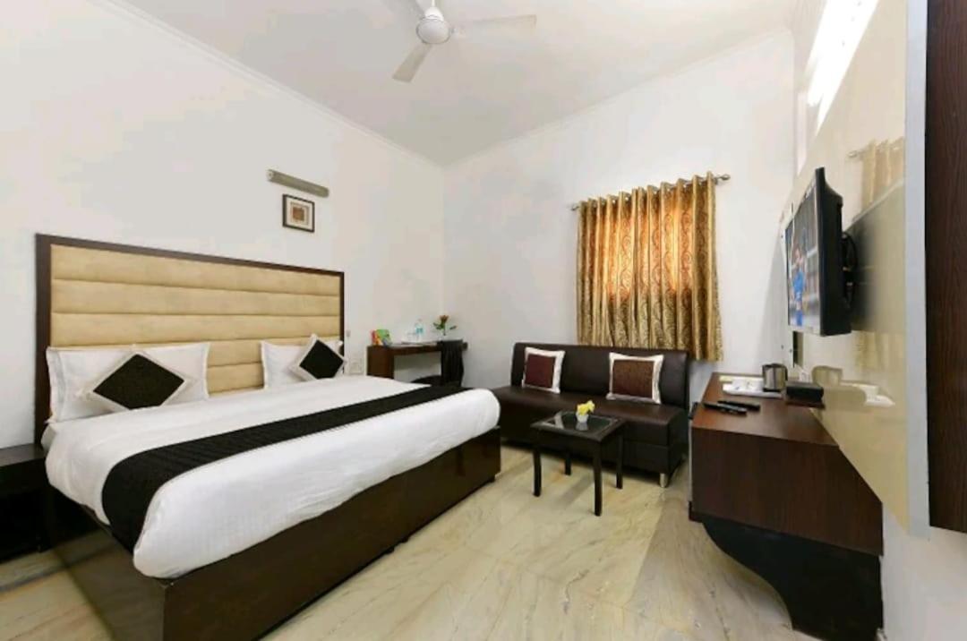 The First By Goyal Hoteliers