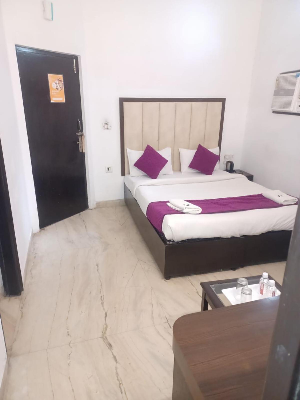 The First By Goyal Hoteliers 2*