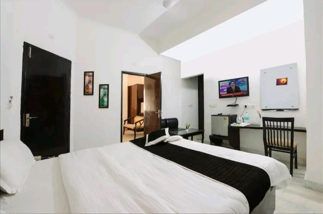 The First By Goyal Hoteliers Agra (Uttar Pradesh)