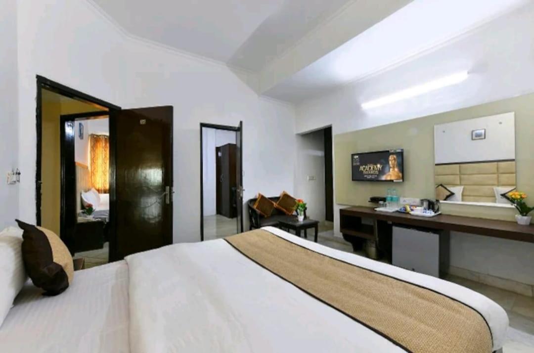 Hotel The First By Goyal Hoteliers