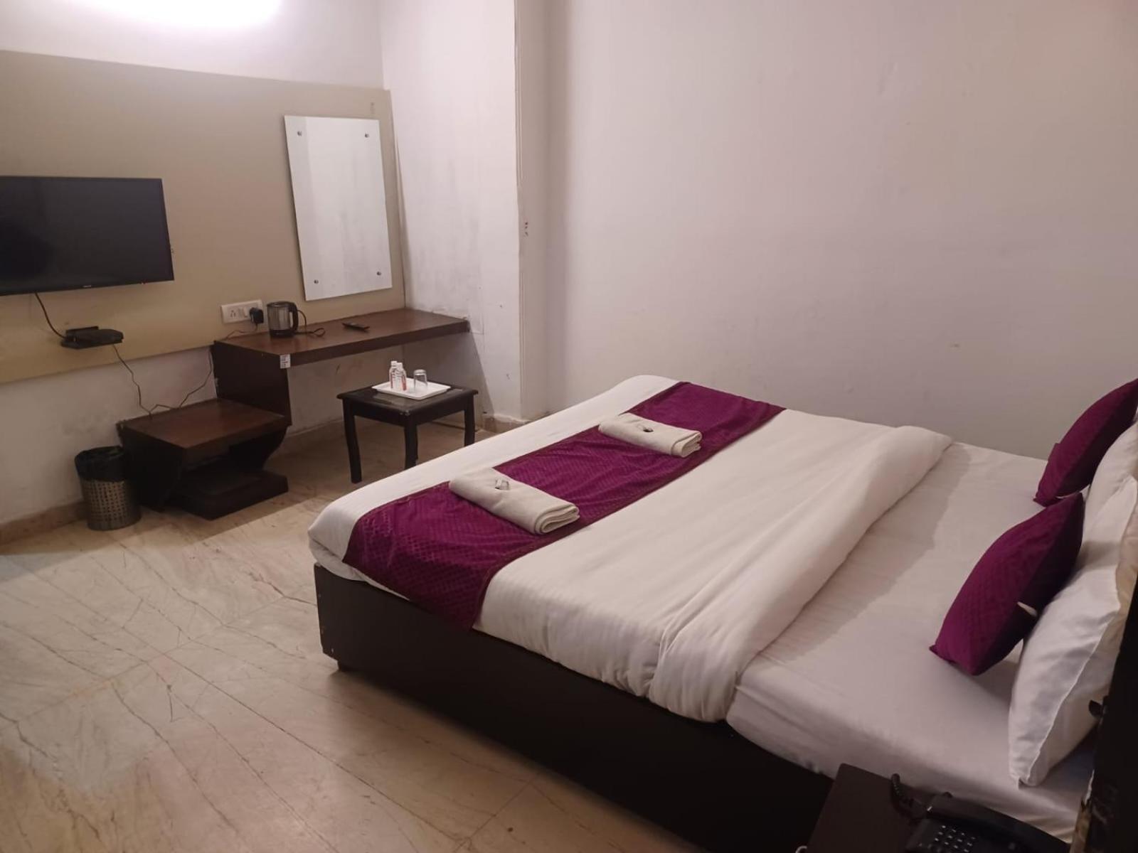 Hotel The First By Goyal Hoteliers