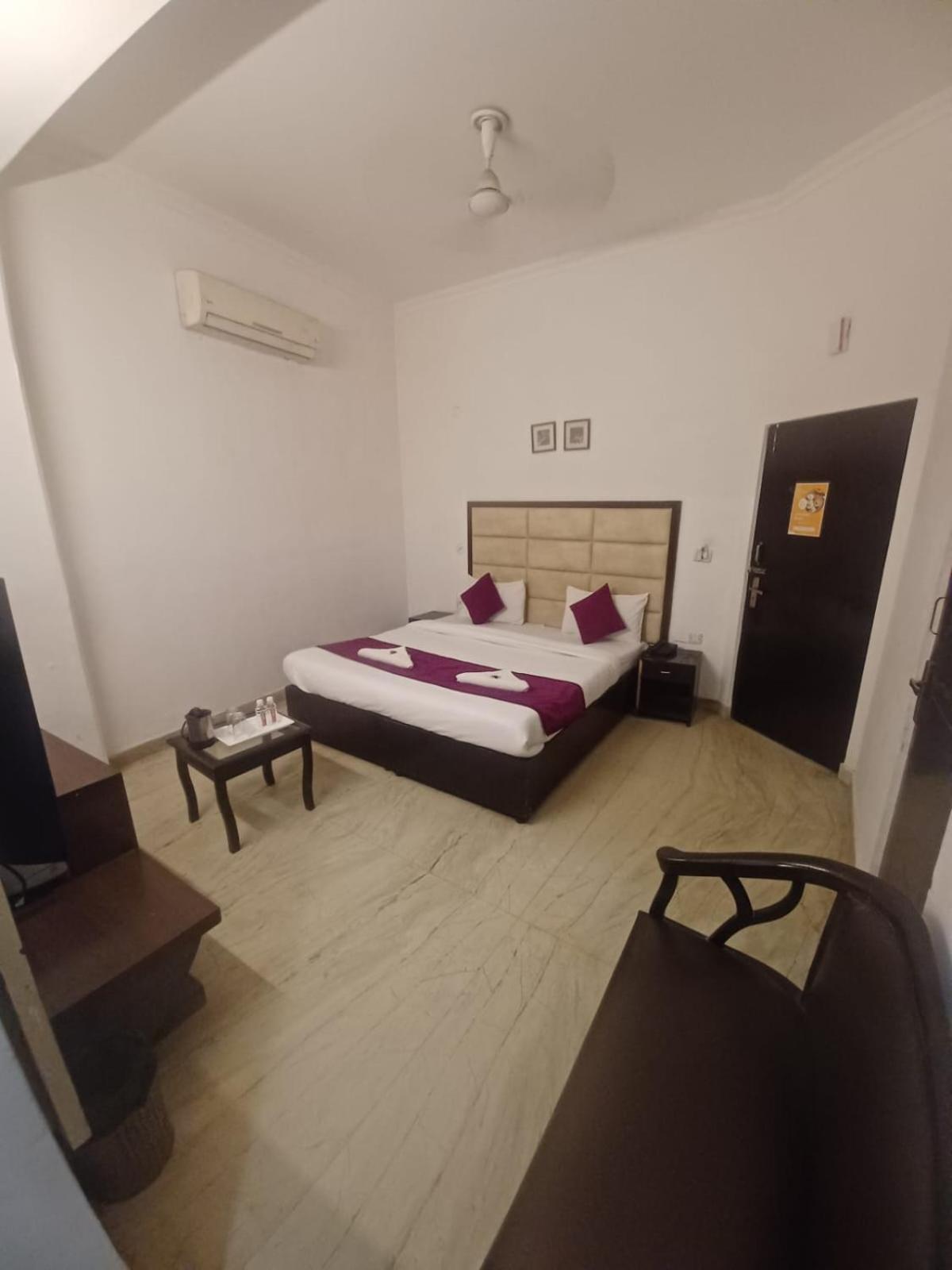The First By Goyal Hoteliers Hotel
