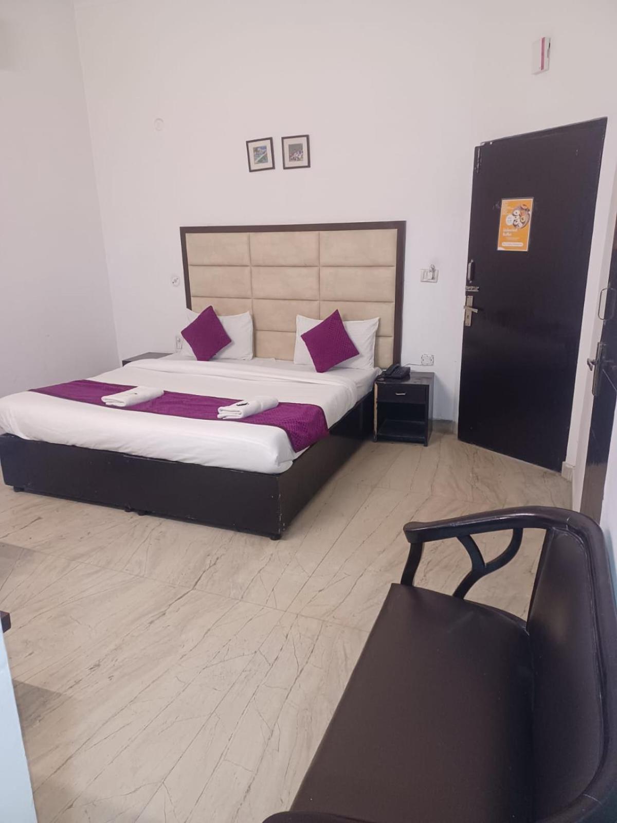 Hotel The First By Goyal Hoteliers