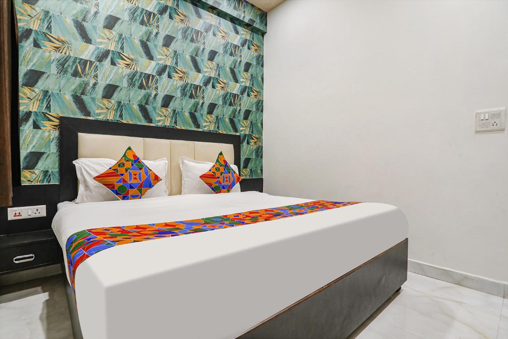 Fabhotel Aaradhya Residency 3*