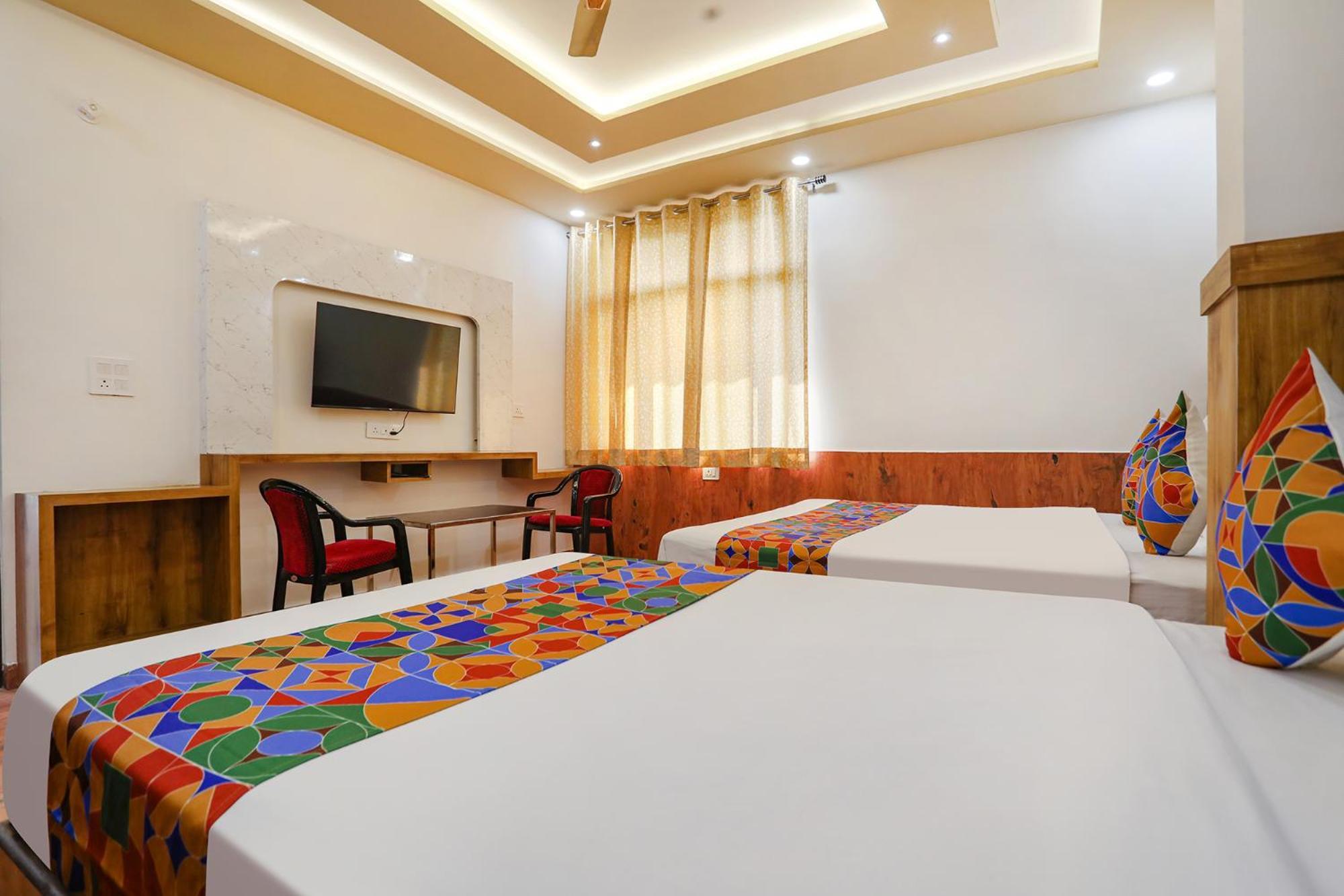 Hotel Fabhotel Aaradhya Residency