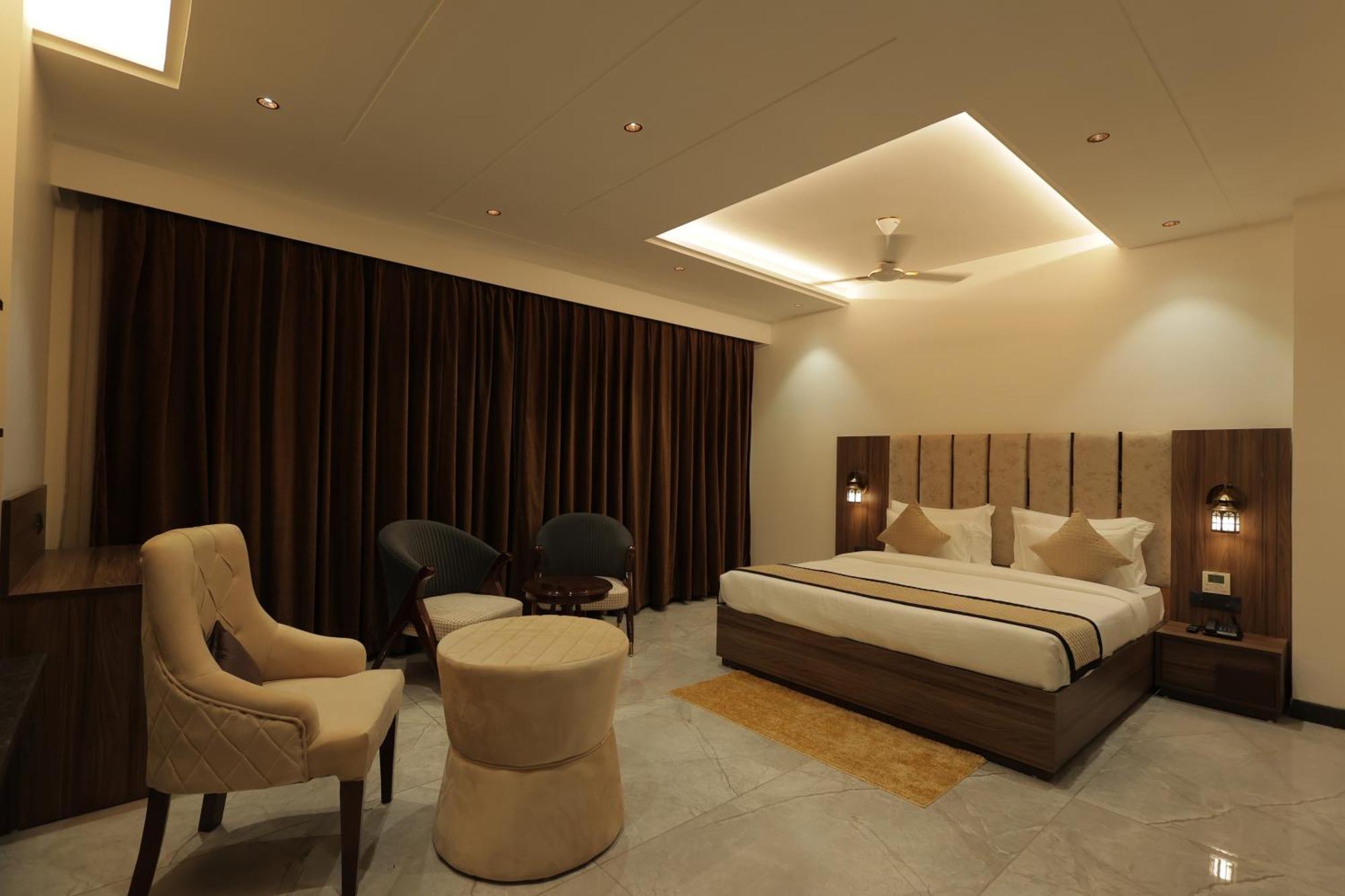 Snj Taj Grand Hotel 3*