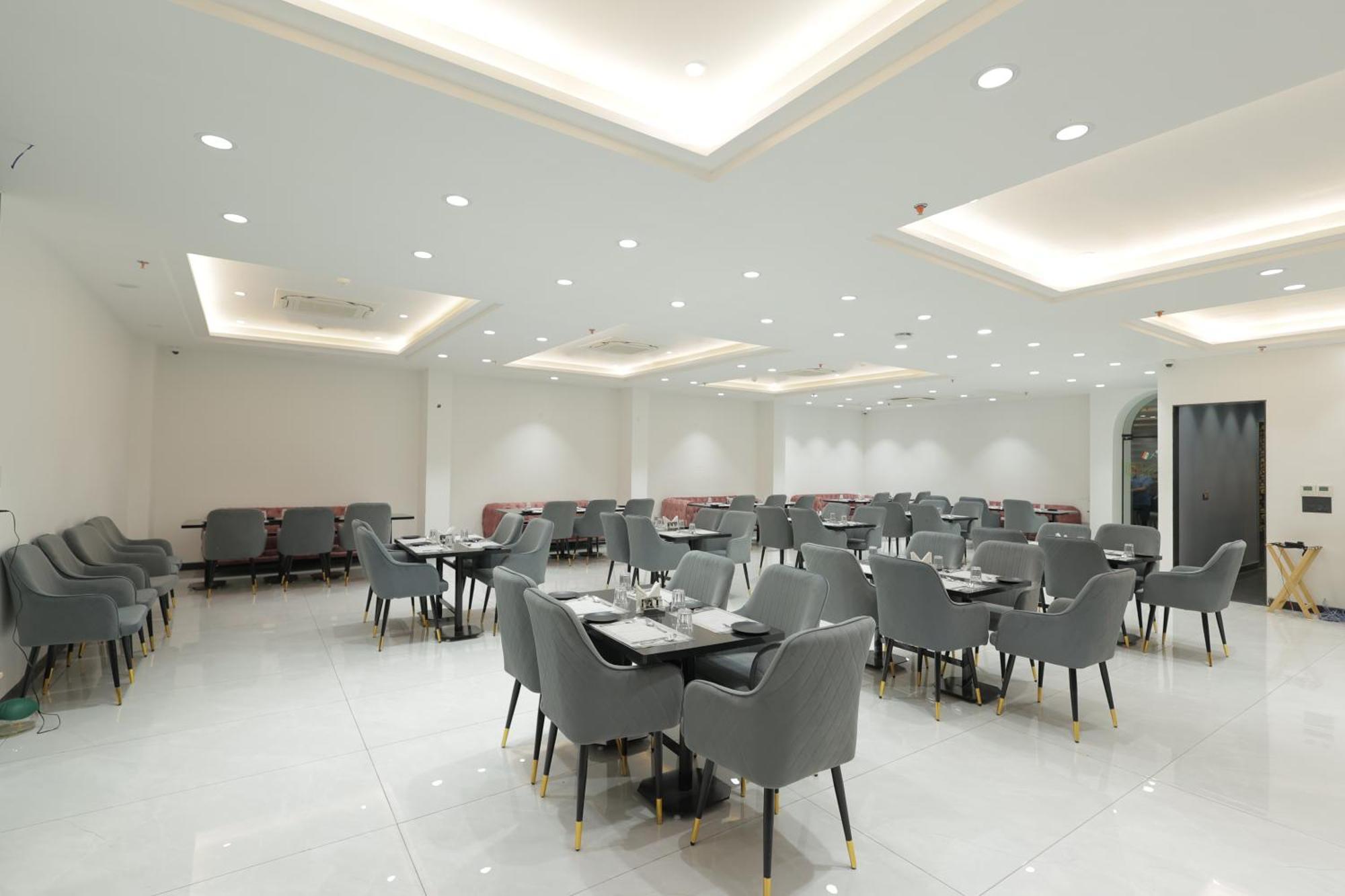 Snj Taj Grand