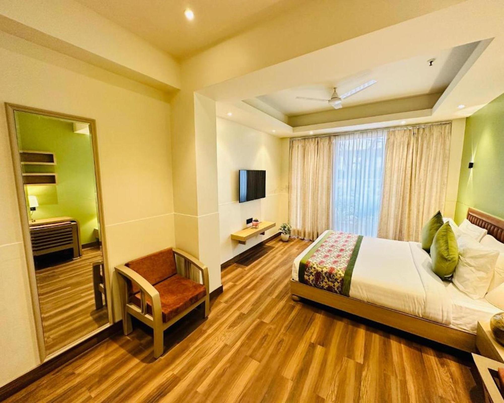 Crown Hotel Agra Near Taj Mahal & Tc Restaurant Agra (Uttar Pradesh)