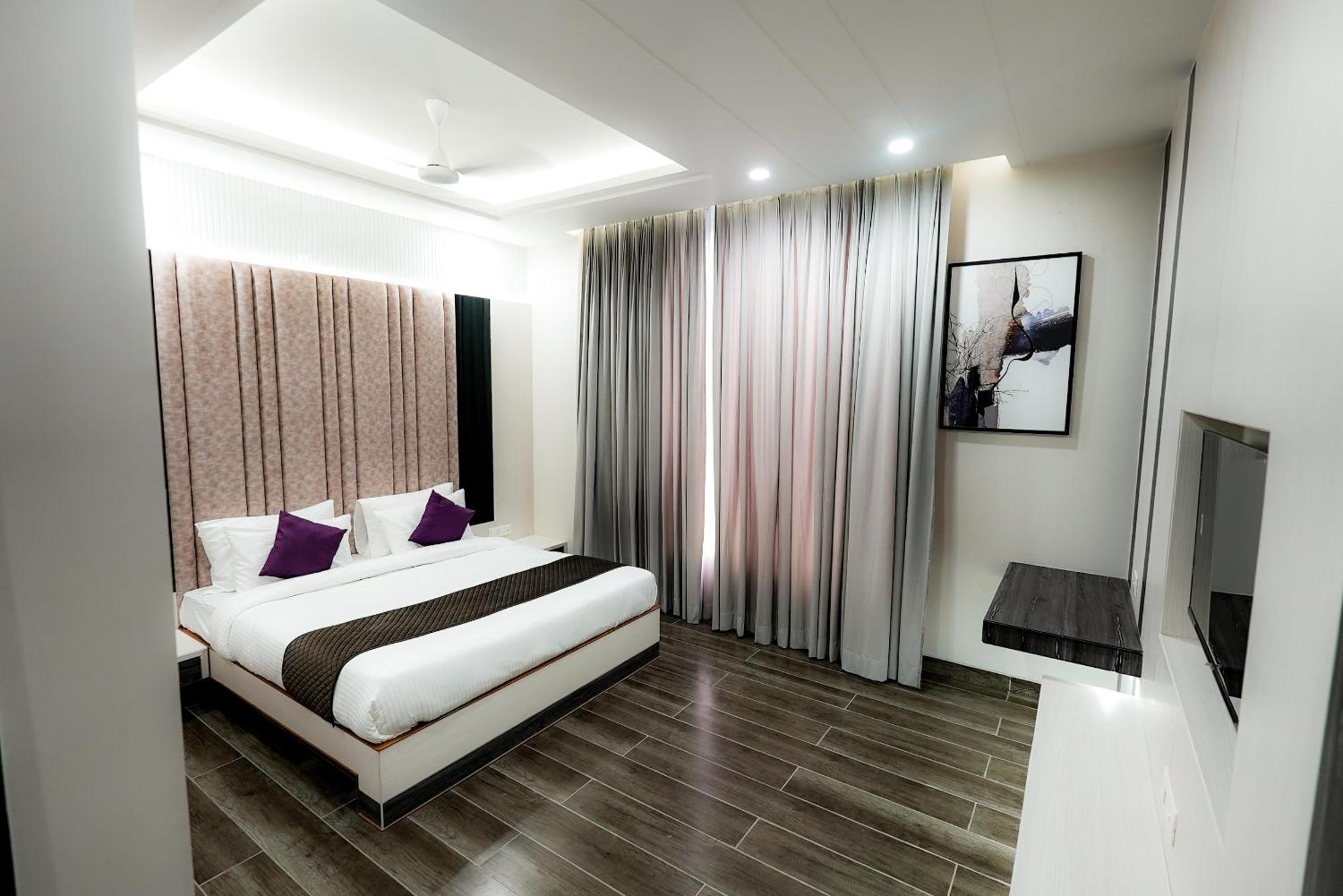 Hotel Elinor By Dazzling & 4*