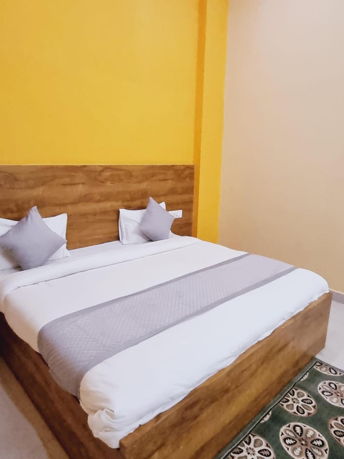 Hotel White Home- Affordable 3*