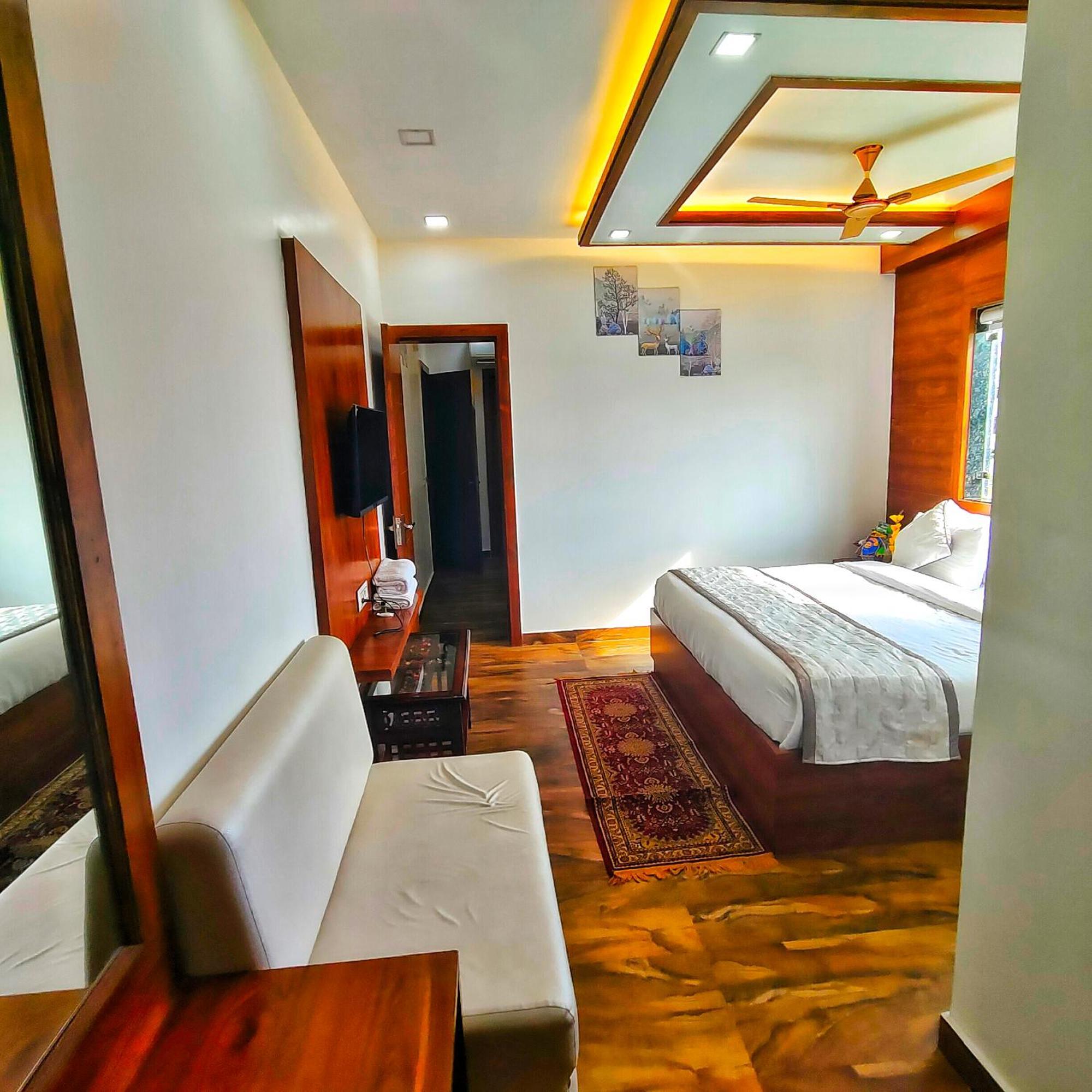 Rich Grand Hotel Hotel