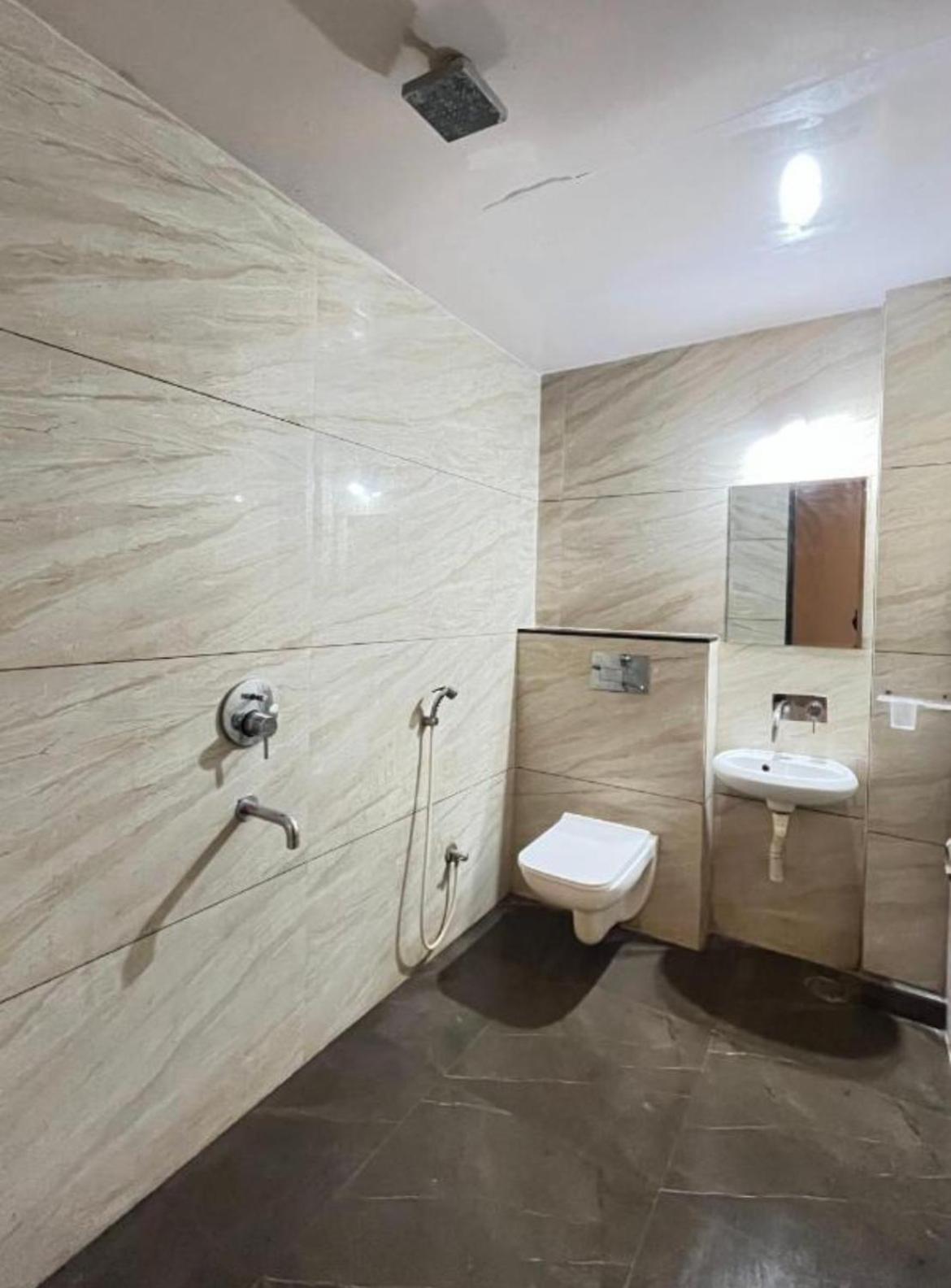 White Home- Affordable Hotel 3*