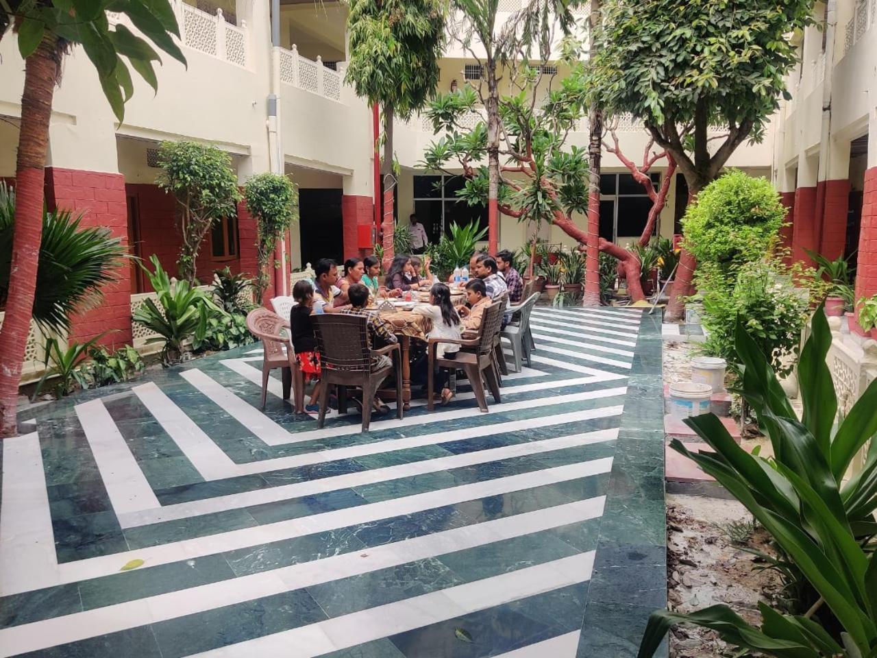 Hotel Tourist Agra (Uttar Pradesh)