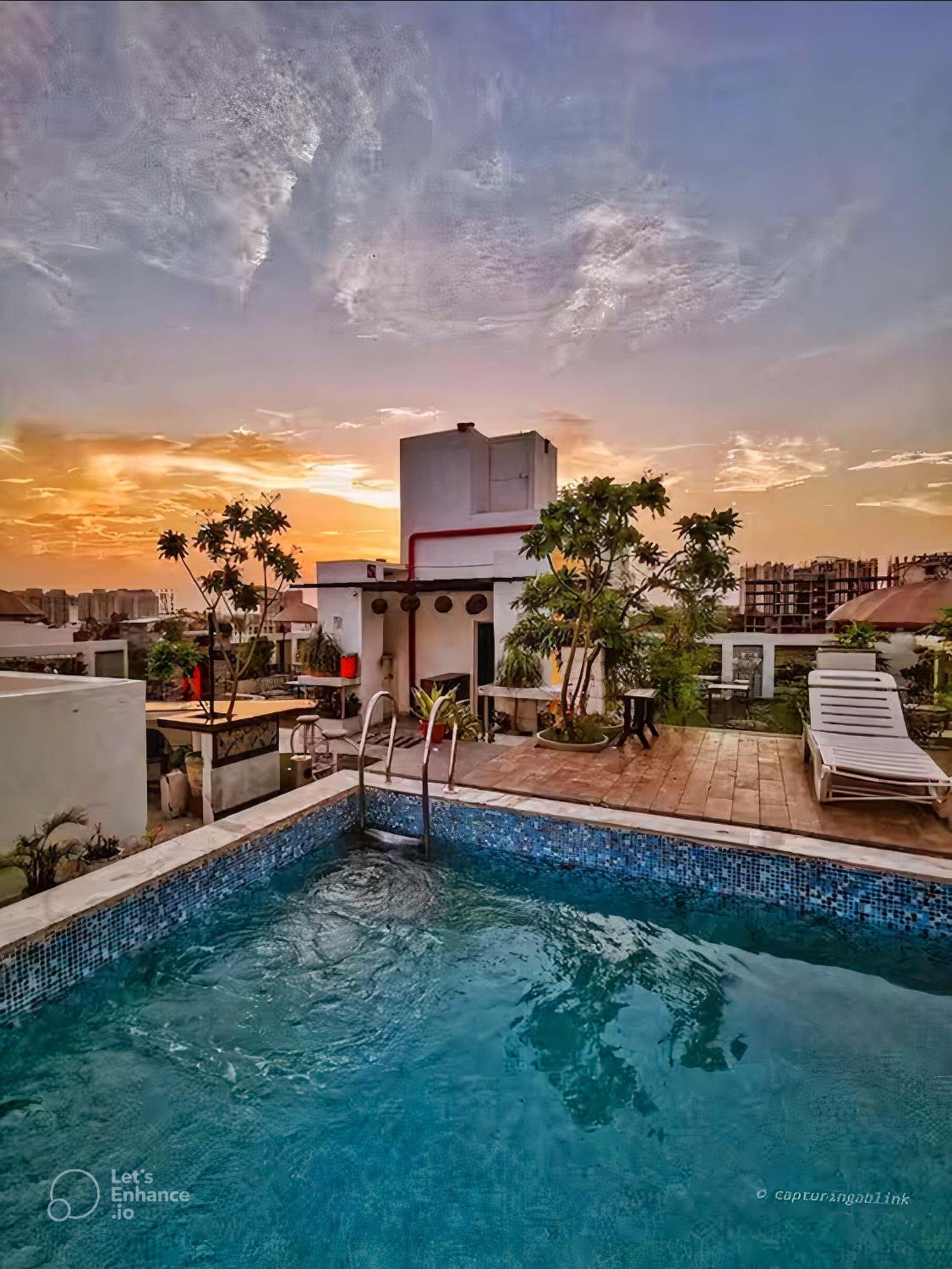Hotel Sahibs Lighthouse - Family & Corporate