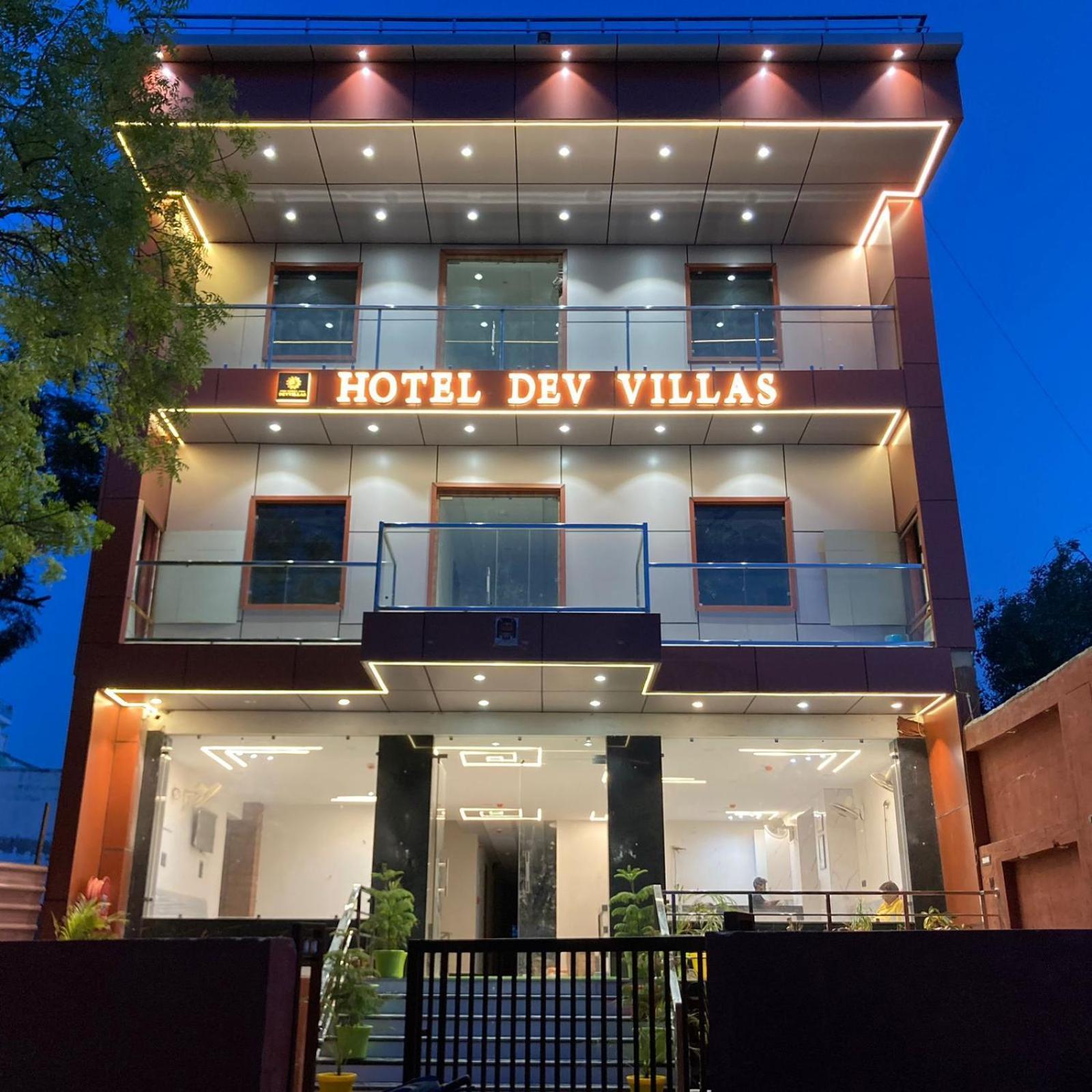 Dev - 600 Meters From Taj Mahal