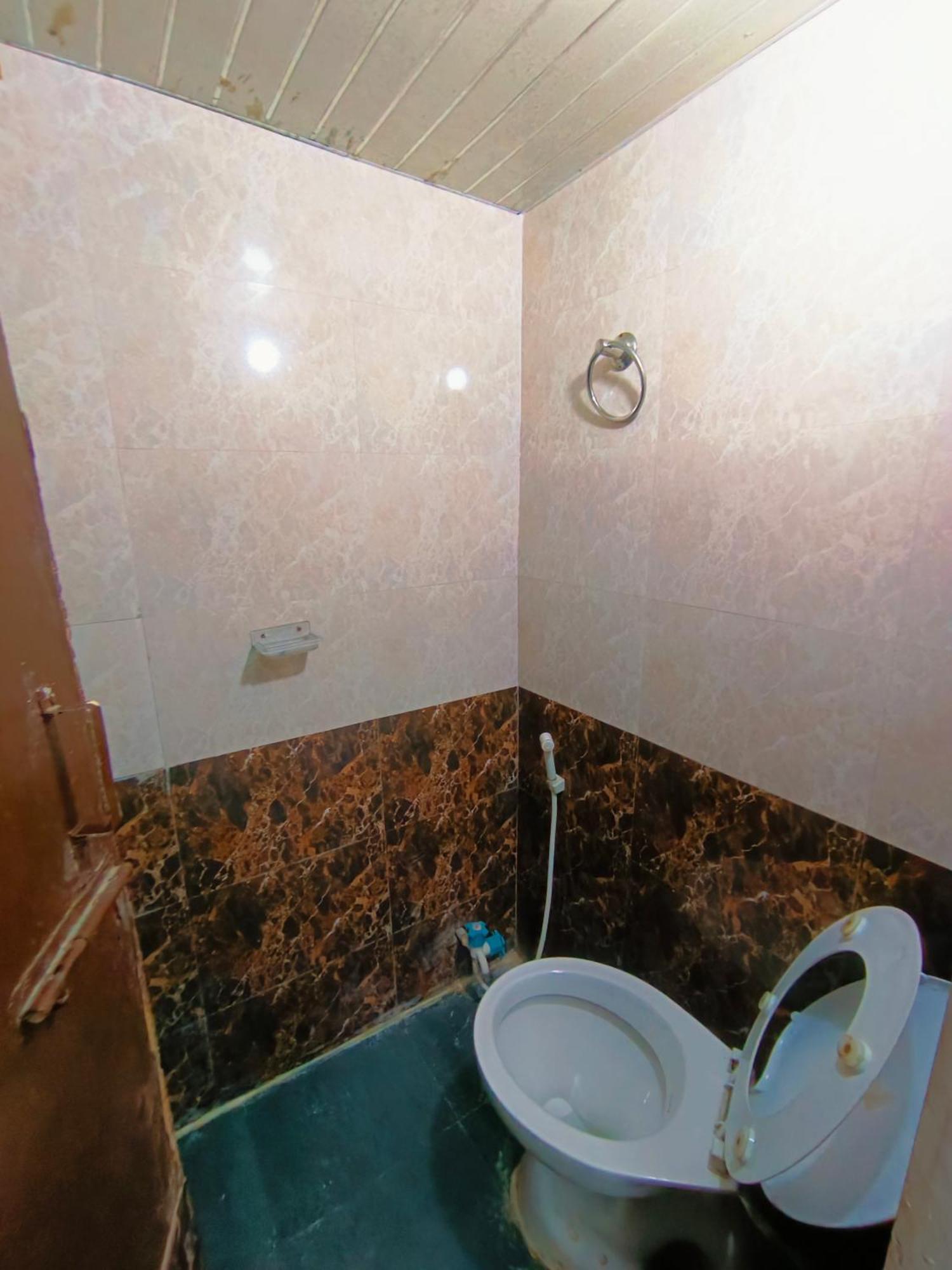 India Walking Distance From Taj Mahal-- Rooftop Taj Mahal View Guest house *