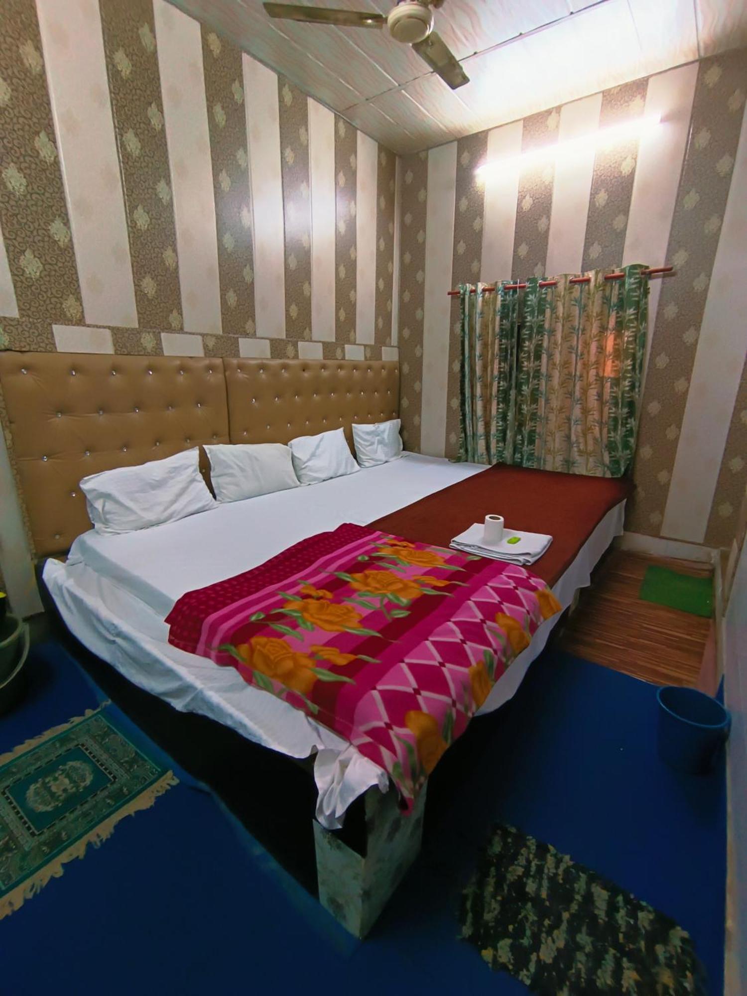 Guest house India Walking Distance From Taj Mahal-- Rooftop Taj Mahal View Agra (Uttar Pradesh)