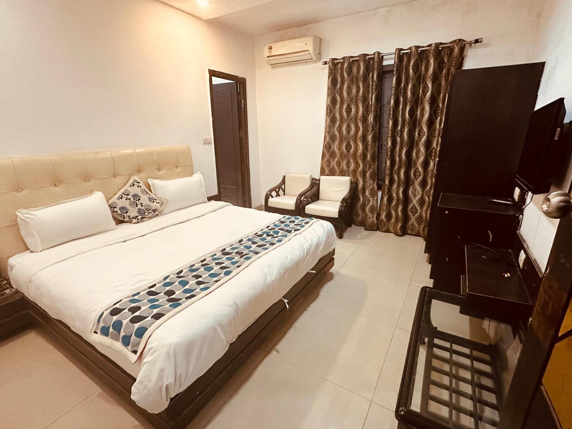 Riya Palace Agra Hotel