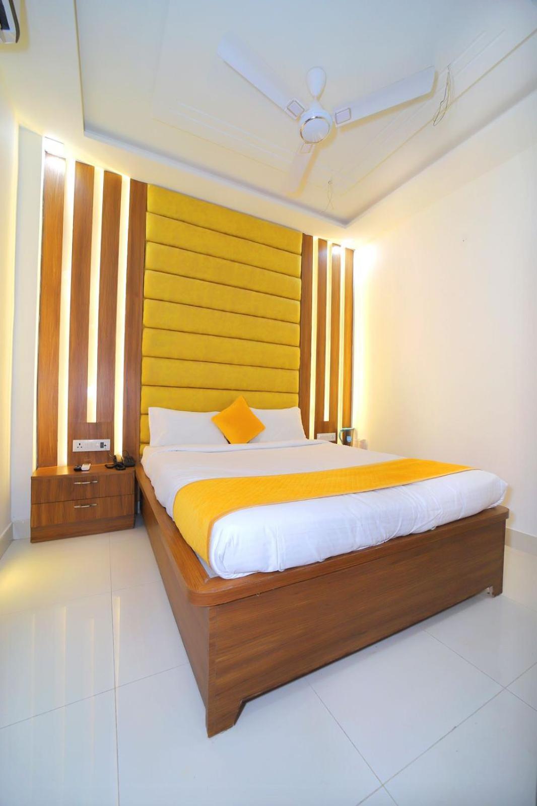 Smr Palace Agra - Near Taj Mahal 2*