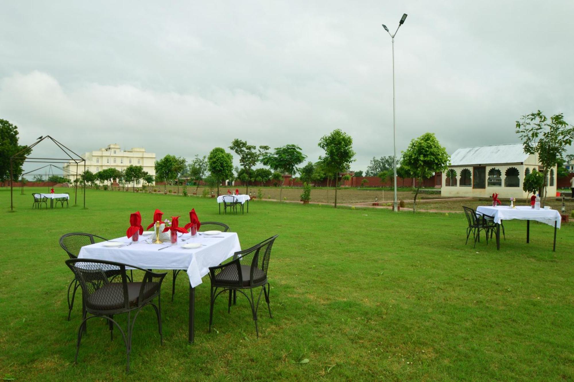 Resort Aaram Baagh