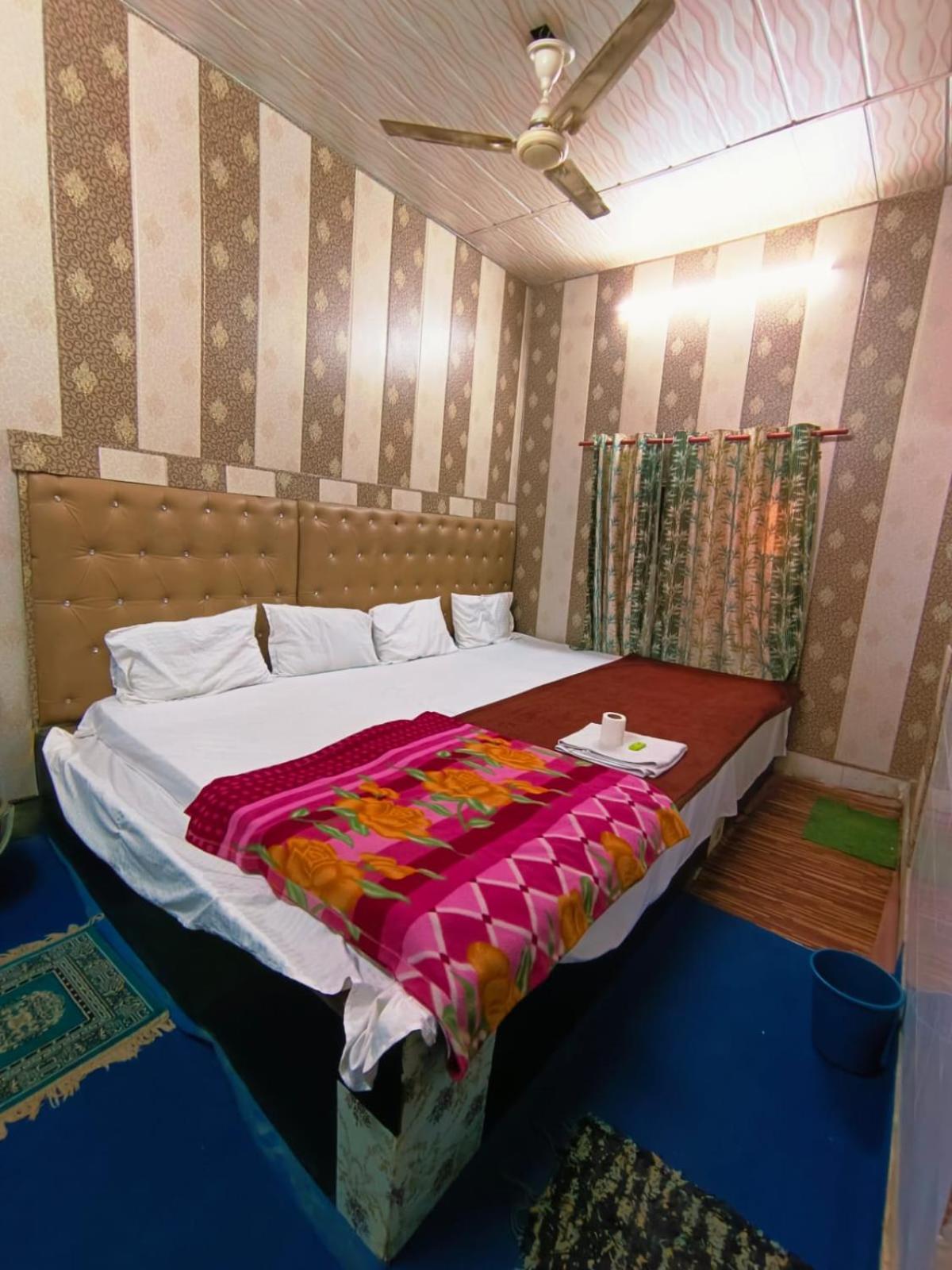 India Walking Distance From Taj Mahal-- Rooftop Taj Mahal View * Agra (Uttar Pradesh)
