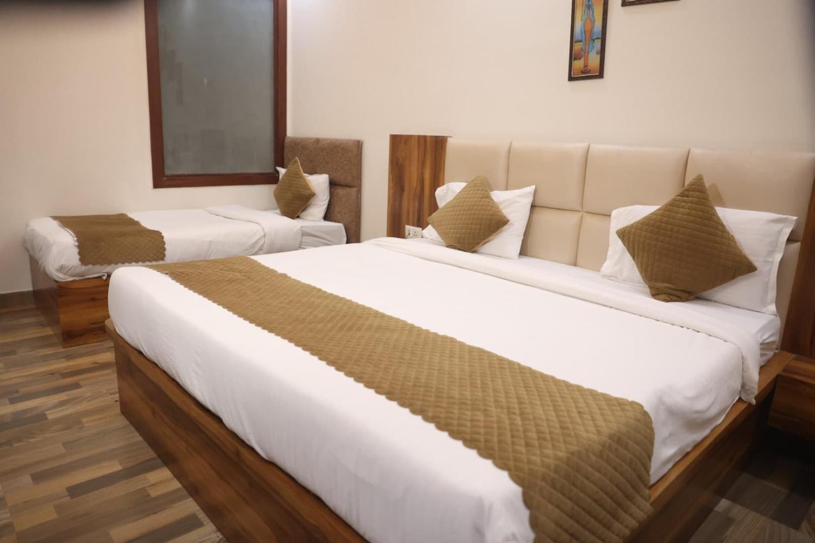 Hotel Taj Sarovar 3*