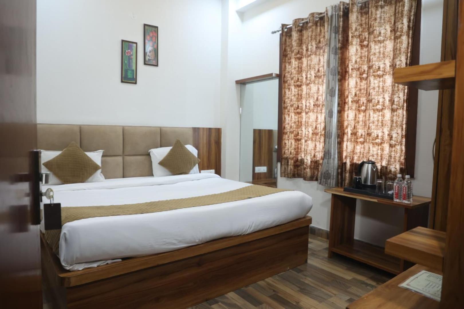 Taj Sarovar Hotel 3*