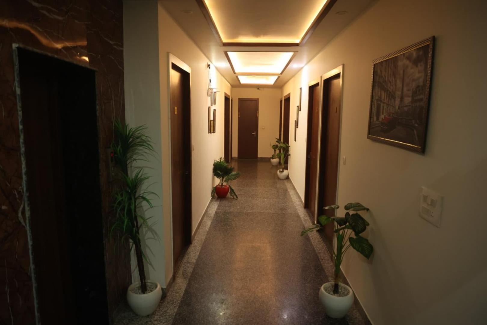 Hotel Taj Sarovar 3*