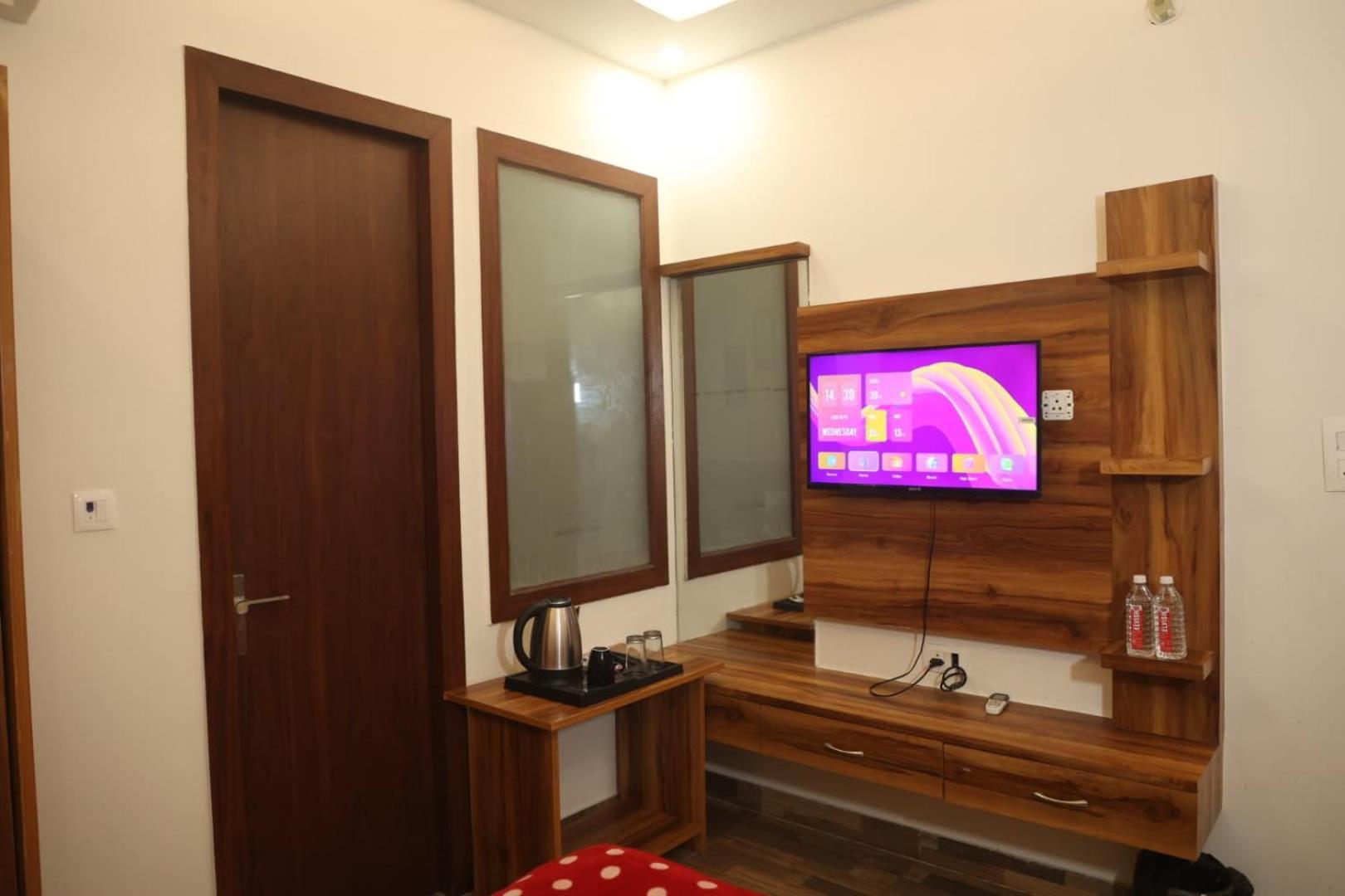 Taj Sarovar Hotel