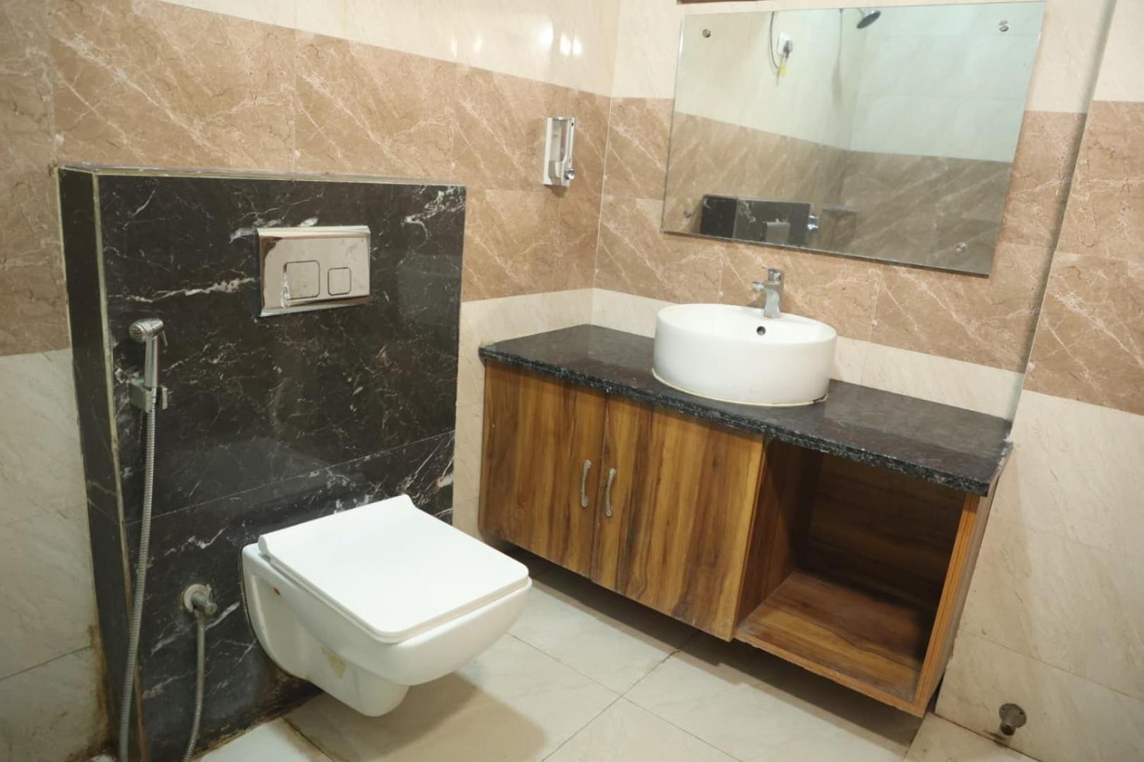 Taj Sarovar 3*
