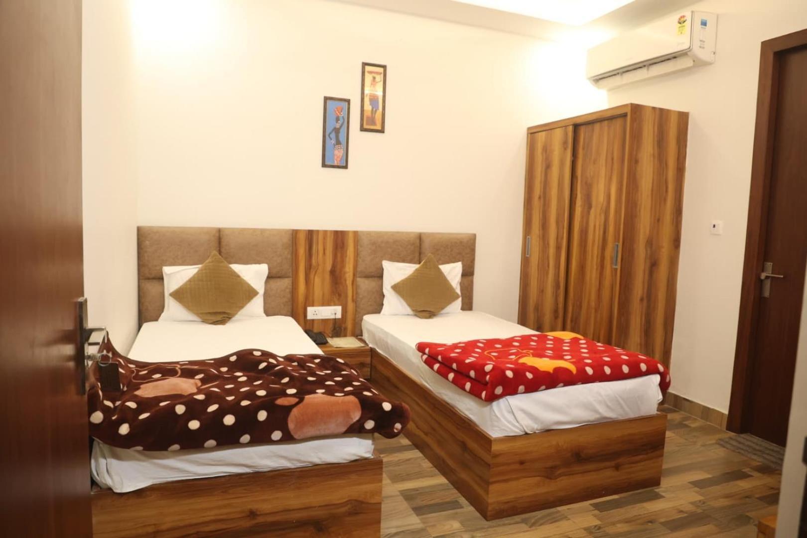 Taj Sarovar 3*