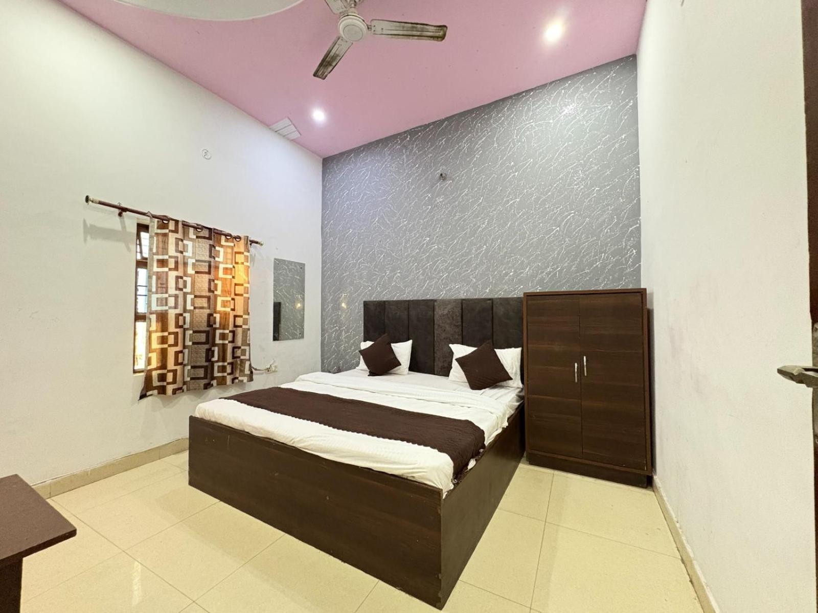 Guest house Grand New My Agra With Air Conditioner *